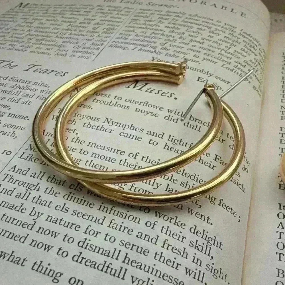 Set of 6 vintage goldtone hoop earrings - Picture 3 of 10